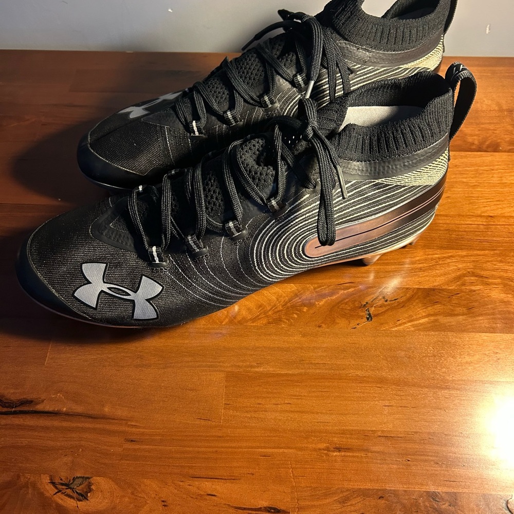 Under Armour Men's Black and Silver Athletic Shoes